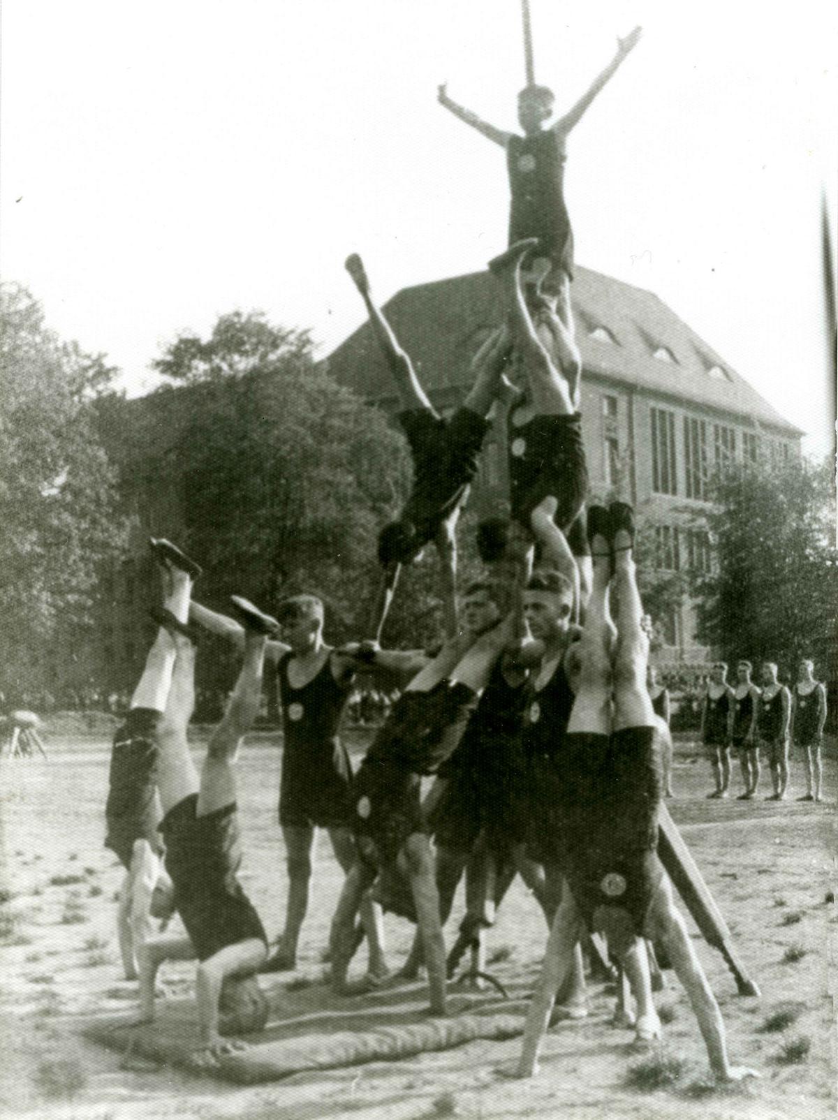 Pyramide des Schülerturnvereins Friesen